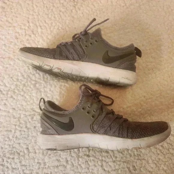 Nike Gray Women's Sneakers, size 8 - Picture 4 of 8